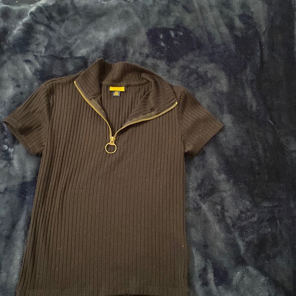 Prince & Fox 3/4 zip-up top